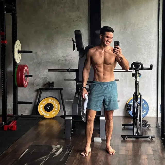 Andrew White Nge-gym