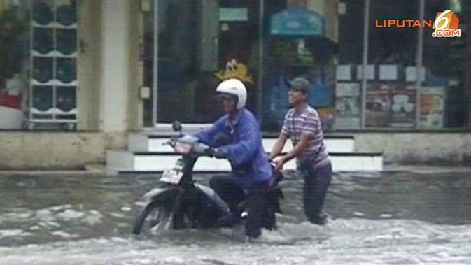 Video Banjir Tangerang Setinggi 3 Meter Warga Enggan Mengungsi News Liputan6 Com