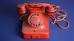 Pesawat telepon milik diktator Jerman Adolf Hitler, ditampilkan di sebuah rumah lelang di Maryland, AS, 17 Februari 2017. Pesawat telepon kuno itu terjual dalam lelang dengan harga 243.000 dollar AS (setara Rp 3,3 miliar). (AP Photo/Patrick Semansky)