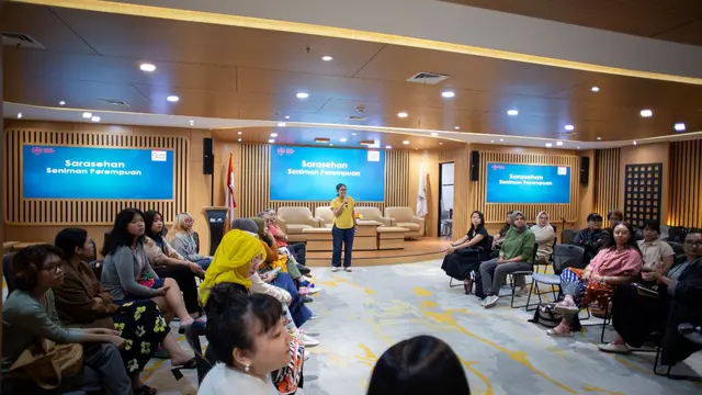 Bendahara Puan Seni Indonesia, Irawita, dalam Sarasehan Seniman Perempuan, di Aula PDSHB Jassin, Gedung Ali Sadikin, Taman Ismail Marzuki, Selasa (4/3/2025).