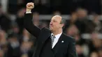Pelatih Rafael Benitez merayakan keberhasilan klubnya, Newcastle United promosi ke liga Primer inggris, usai mengalahkan Preston North End dalam Sky Bet Championship di Newcastle, (25/4). Newcastle mengalahkan Preston 4-1. (Owen Humphreys/PA Wire)