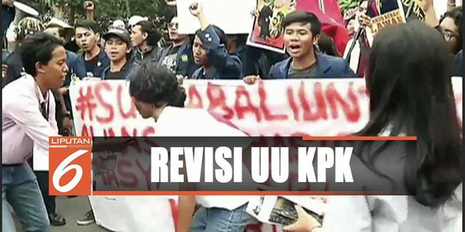 Ratusan Mahasiswa Protes Revisi UU KPK