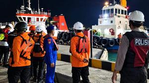 Kapal Tabrakan di Tuban, Tim SAR Buru Perwira yang Hilang