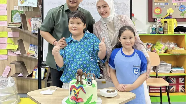 Potret Ulang Tahun Raja di sekolah bersama keluarga,sumber Instagram: @pashaugu_vm