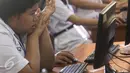 Seorang siswa SMA kelas XII mengikuti ujian nasional berbasis komputer (UNBK) di SMAN 3 Jakarta, Senin (10/4). Sebanyak 57.659 siswa SMA dan Madrasah Aliyah (MA) di DKI Jakarta mengikuti UNBK hingga 13 April 2017. (Liputan6.com/Immanuel Antonius)