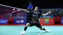 <p>Tunggal putra Indonesia, Jonatan Christie berusaha menempatkan bola di depan net saat menghadapi wakil China, Lu Guang Zu pada laga babak 32 besar Indonesia Masters 2024 di Istora Senayan, Jakarta, Rabu (24/1/2024). Jonatan Christie kalah rubber game 21-19, 19-21 dan 19-21. (Bola.com/M Iqbal Ichsan)</p>