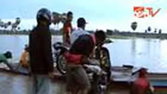 Banjir yang melanda Sulsel tidak hanya menggenangi wilayah di tiga kabupaten, tapi juga membuat akses jalan antarwilayah terputus. 