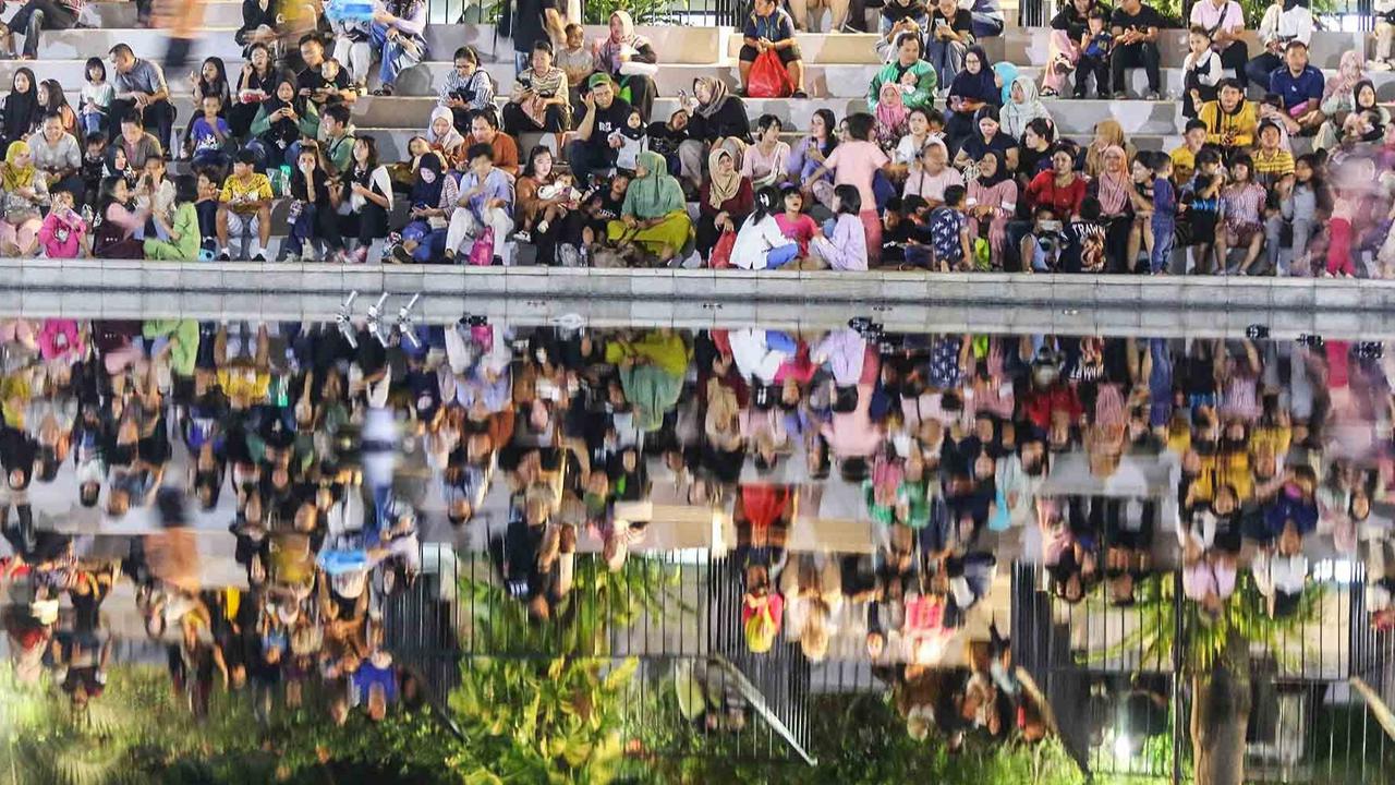 FOTO: Melihat Aktivitas Warga di Taman Lapangan Banteng yang Buka 24 Jam
