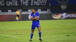 Selebrasi Uilliam Barros usai mencetak gol ke gawang Madura United pada laga pekan ke-23 BRI Super League 2025/2026 di Stadion Gelora Bandung Lautan Api (GBLA), Kota Bandung, Kamis (26/2/2026) malam WIB. (Bola.com/Erwin Snaz)