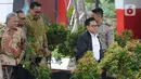 Ketua Umum PKB, Muhaimin Iskandar (jaket hitam) memenuhi panggilan penyidik KPK di Jakarta, Rabu (29/1/2020). Muhaimin yang akrab disapa Cak Imin diperiksa dalam kasus suap terkait proyek Kementerian Pekerjaan Umum dan Perumahan Rakyat Tahun Anggaran 2016. (merdeka.com/Dwi Narwoko)