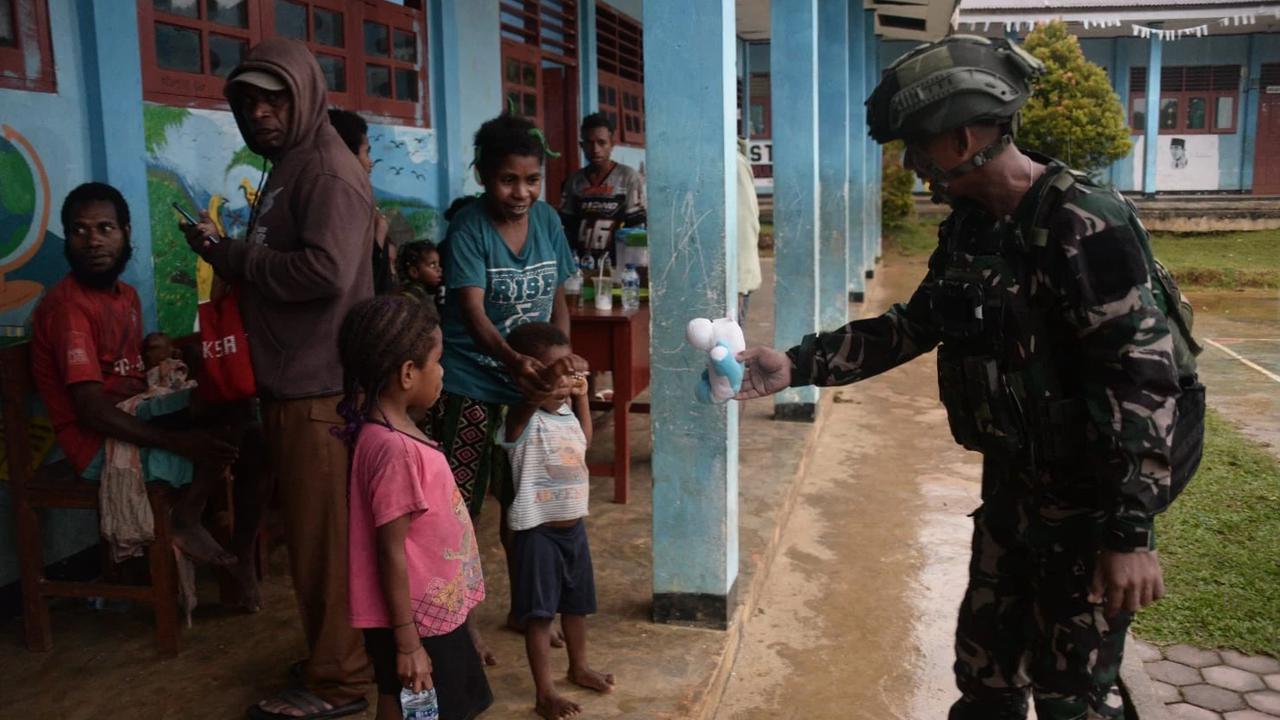 FOTO: Operasi TNI di Papua Tegas dan Humanis Amankan Warga