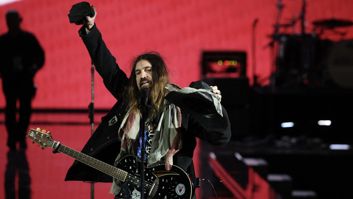 Billy Ray Cyrus Dinilai Tampil Awur-awuran di Acara Inagurasi Donald ...