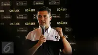 Pembalap Reli nasional, Rifat Sungkar saat konferesi pers di Jakarta, Selasa (30/6/2015). Go-Jek mengumumkan kerja sama dengan Rifat Driver Labs meliputi pelatihan mengenai keselamatan berkendara kepada para pengemudi Go-Jek. (Liputan6.com/Johan Tallo)