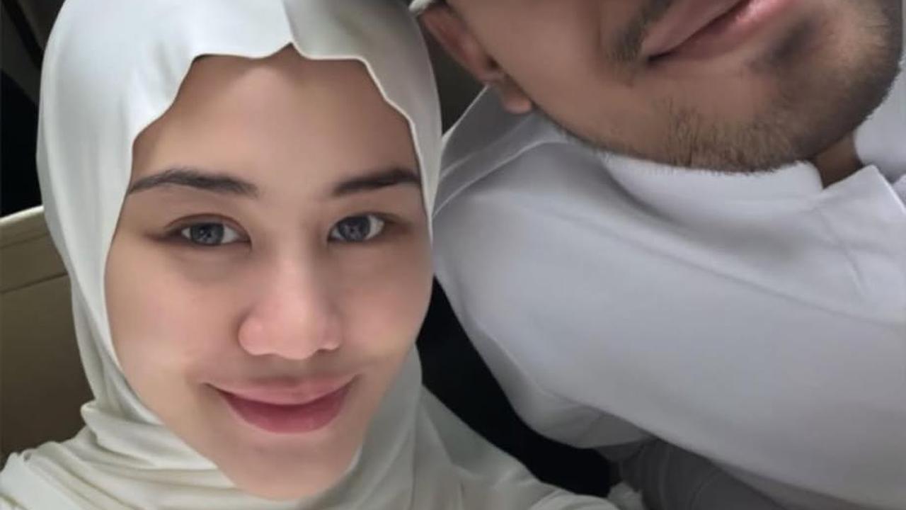 Vidi Aldiano Berangkat Umroh Bareng Keluarga dan Sahabat, Netizen Salfok dengan Mahalini