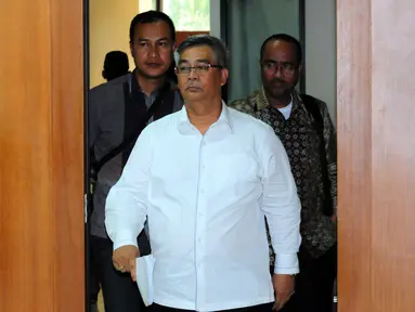 Mantan Ketua MK, Akil Mochtar menolak menjadi saksi di sidang sengketa Pilkada Pulau Morotai, Maluku Utara dengan terdakwa Rusli Sibua, Jakarta, Senin (21/9/2015). Akil menolak bersaksi karena KPK memblokir rekening keluarganya.(Liputan6.com/Helmi Afandi)