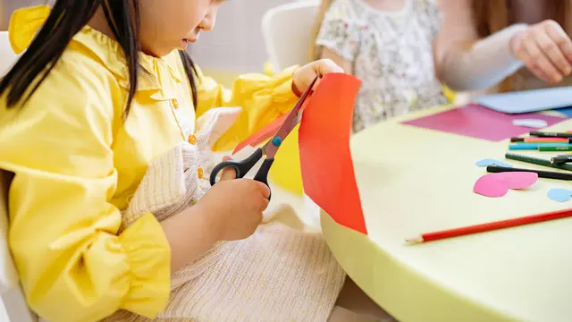 5 Aktivitas Seru di Rumah yang Bisa Bangun Kreativitas Anak