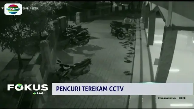 Seorang pencuri motor di Bekasi terekam CCTV masjid saat beraksi. Sebelumnya, pelaku bahkan sempat berpura-pura wudhu.