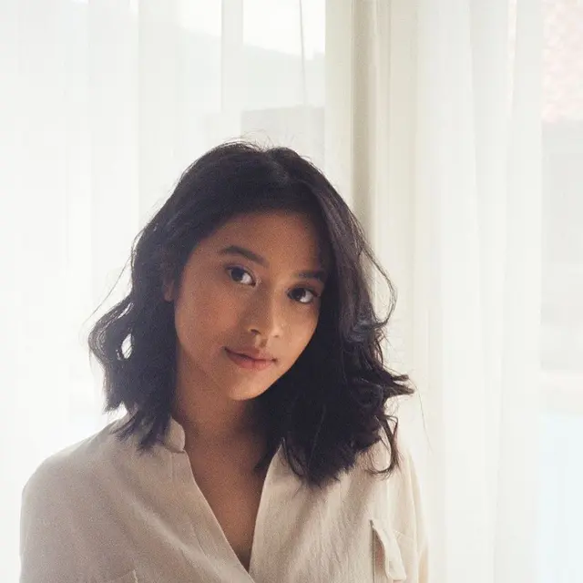 [Fimela] Pesona kecantikan Siti Adira Kania, putri Ikke Nurjanah dan Aldi Bragi yang beranjak dewasa