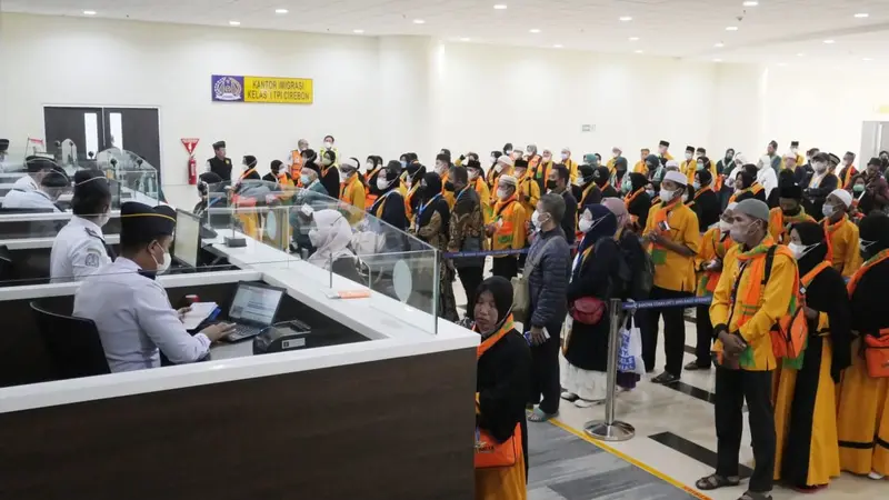 Prosesi pelepasan penerbangan umrah perdana di Bandara Kertajati, Minggu (20/11/2022). (Dok Kemenhub)