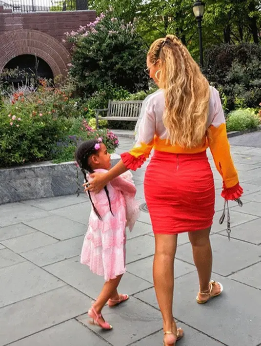 “Mereka menginginkan anak lagi, dan setelah beberapa tahun berusaha mencoba, ini merupakan perasaan yang luar biasa. Beyonce tentunya sangat berbahagia,” pungkas sumber yang merupakan orang terdekat Beyonce dan Jay Z. (Instagram/Beyonce)