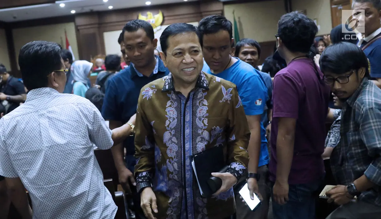 Setya Novanto bersiap menjadi saksi pada sidang dugaan merintangi penyidikan korupsi e-KTP dengan terdakwa Fredrich Yunadi di Pengadilan Tipikor, Jakarta, Kamis (3/5). Sidang mendengar keterangan saksi. (Liputan6.com/Helmi Fithriansyah)