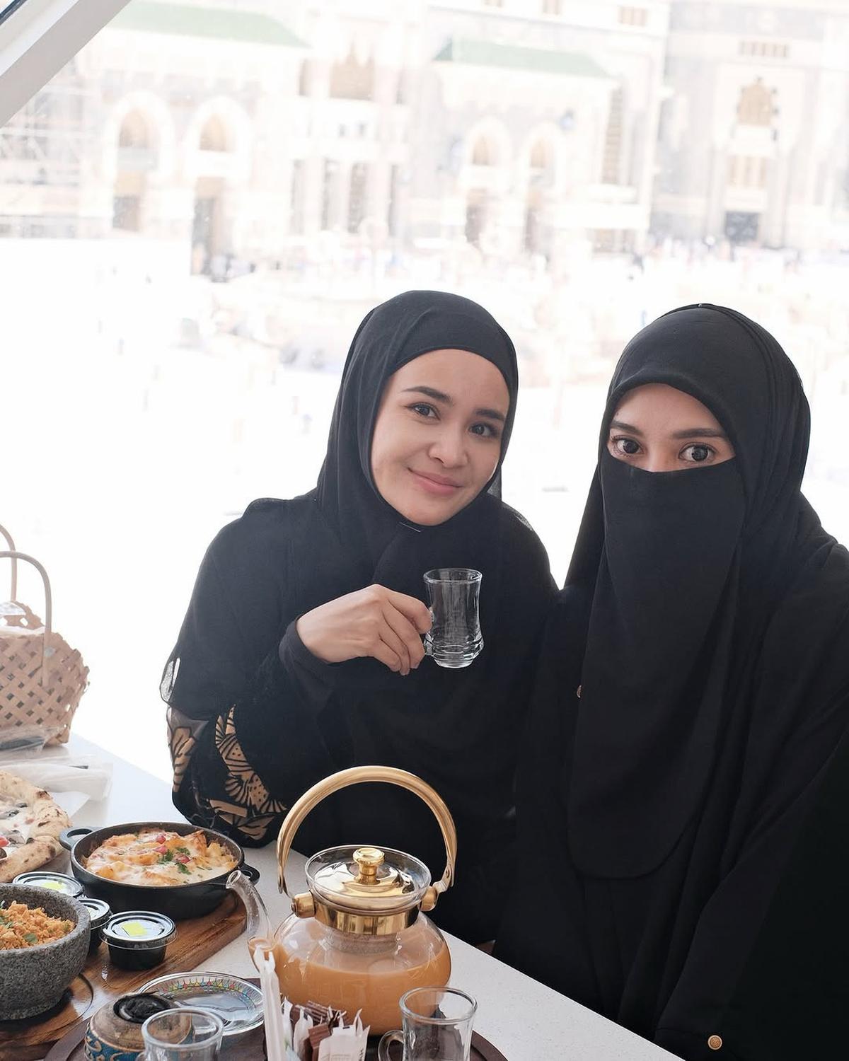 Potret Michelle Ziudith Jalani Umroh saat Puasa Ramadhan, Tampil Bercadar dan Akan Lanjutkan Perjalanan ke Mesir