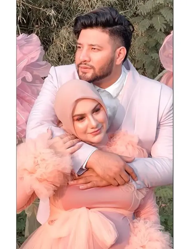 6 Potret Maternity Shoot Irish Bella dalam Berbagai Tema, Mesra Bareng Ammar Zoni