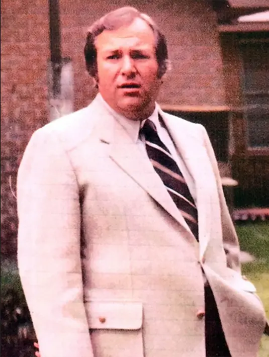 Diketahui, istri ketiga Seal, Deborah Dubois, dan anaknya telah lebih dulu menjual kisah hidup dari ayahnya kepada Universal Pictures sebesar 350 juta USD.(via Dailymail.co.uk)