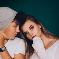 Males, nggak, sih, sama orang yang manja dan hobi ngambek? (Sumber foto: unsplash.com)