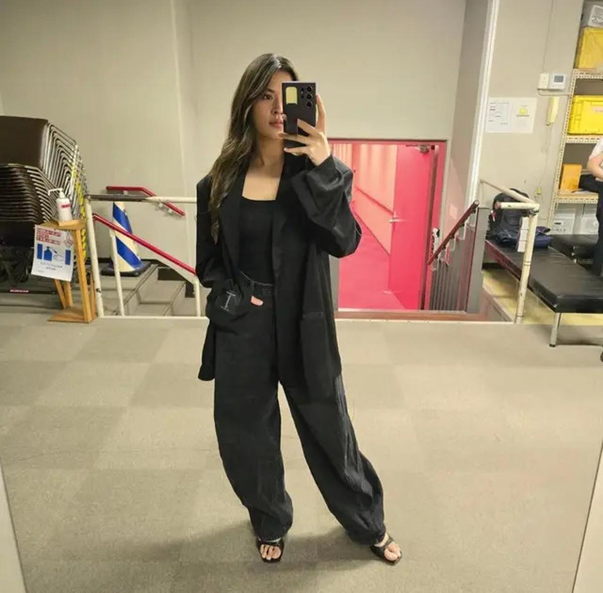 Dari Bernadya hingga Raisa, Begini Cara Tampil Chic dengan Outfit Serba Hitam