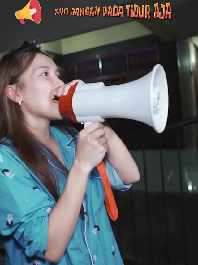 Ayu Ting Ting Bangunkan Sahur