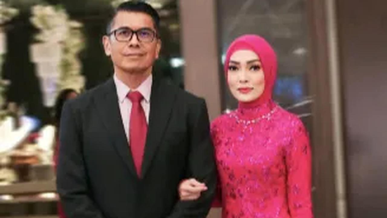 Bergaun Warna Fuchsia<br>