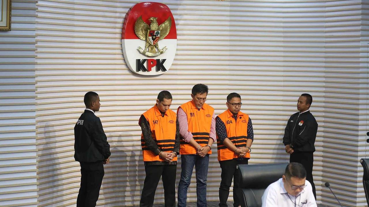 FOTO: KPK Tahan Tiga Tersangka Baru Kasus Korupsi Pembangunan RSUD Kolaka Timur