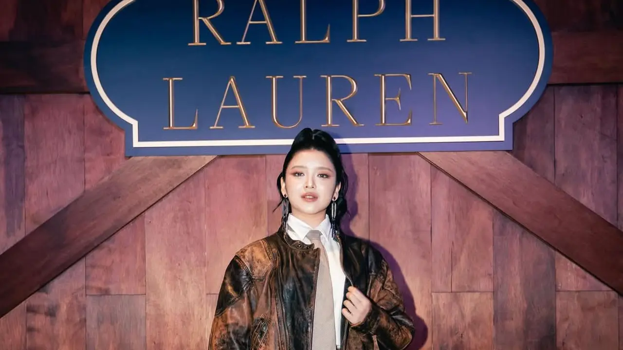 Tiara Andini Tunjukkan Evolusi Gaya di Ralph Lauren Singapura, Perpaduan Preppy Klasik dan Jaket Kulit Edgy