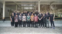 Manajemen, tim pelatih, ofisial, dan pasukan Bima Perkasa Jogja (BPJ) bertemu Gubernur DIY, Sri Sultan Hamengku Buwono X di Kompleks Kepatihan, Jumat (26/01/2024). (Dok Humas Jogja)