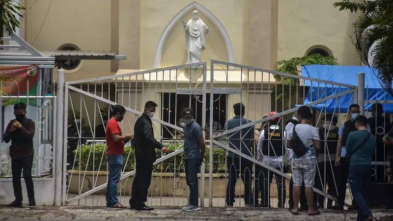 Suasana Mencekam Gereja Katedral Makassar Usai Ledakan Bom