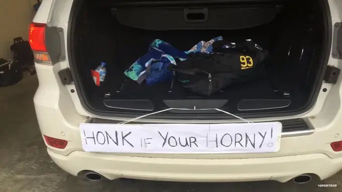 Kurang Ajar! Anak Ini Mengerjai Ayahnya Sampai Emosi Saat Nyetir