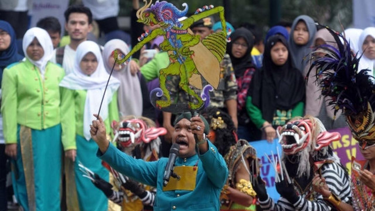 Kemeriahan peringatan Hari Perdamaian Dunia di Balai Kota Jakarta