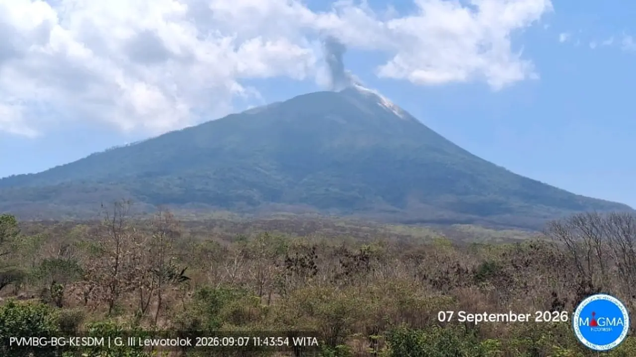 Gunung Ili Lewotolok di Kabupaten Lembata, NTT