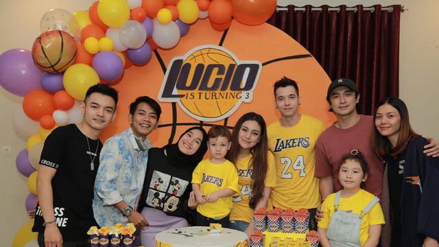 6 Potret Kedekatan Angga Putra dan Anak Stefan William, Penuh Kehangatan