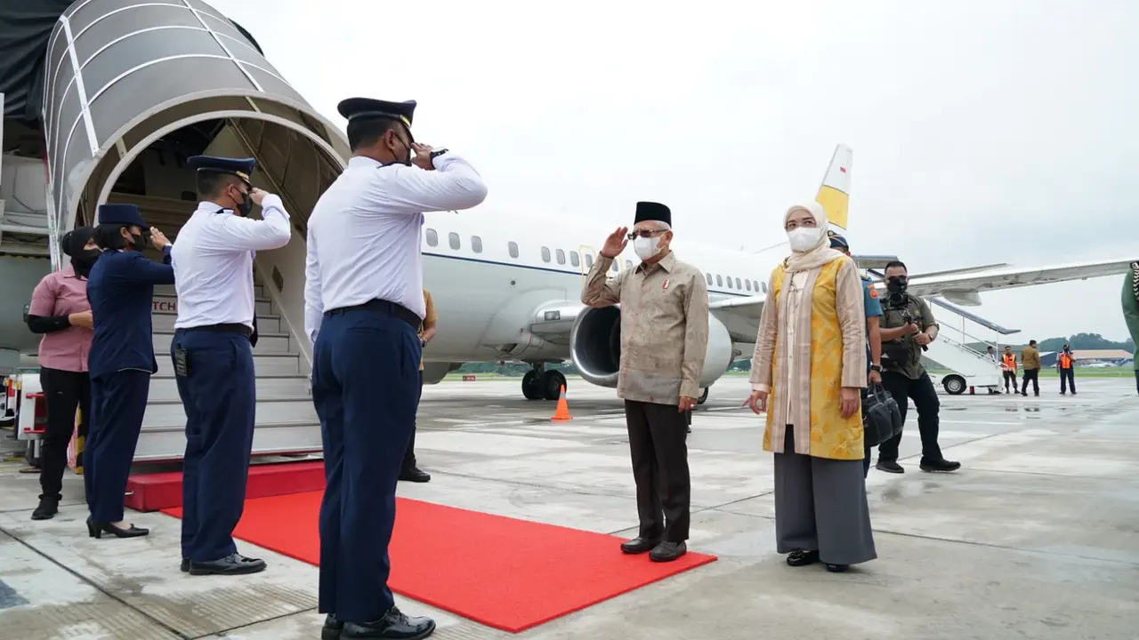 Wapres Ma’ruf Amin didampingi Ibu Wury Ma'ruf Amin beserta rombongan terbatas melakukan kunjungan kerja ke Mamuju, Sulawesi Barat, Kamis (23/2/2023).