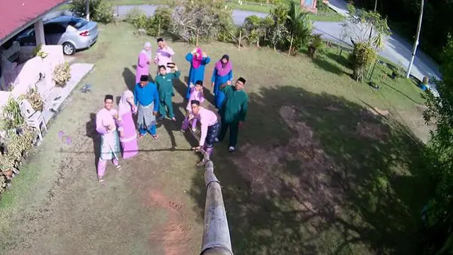 6 Potret Foto Keluarga Ini Curi Perhatian, Unik Sekaligus Kocak
