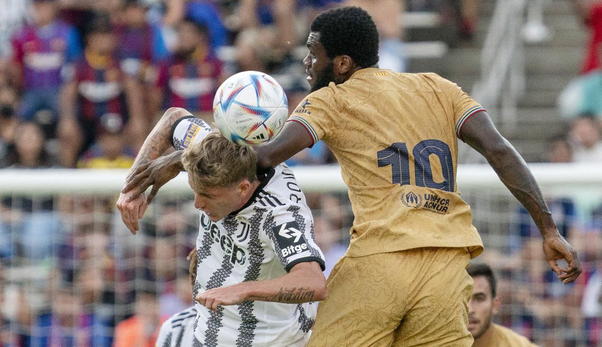 Laga antara dua klub top Eropa itu berakhir dengan skor sama kuat 2-2. (AP/Jeffrey McWhorter)