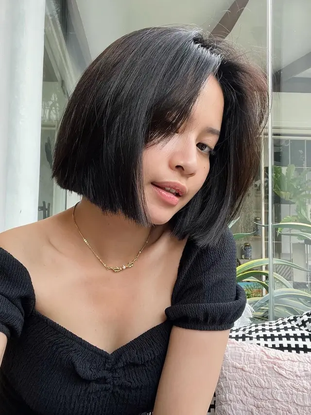 Identik Rambut Panjang, Ini 6 Potret Terbaru Hanggini Tampil Lebih Fresh