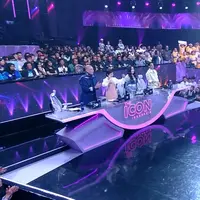 Judges kompak memberikan standing ovation untuk Felicia (Tangerang) usai membawakan lagu “Kala Cinta Menggoda”.