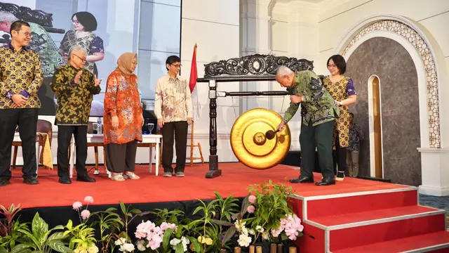 Prof Tjandra Yoga Aditama saat membuka “The 18th OMNI Comprehensive Vaccinology 2026” di Jakarta.