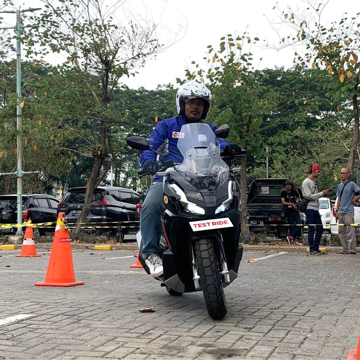Mengenal Jenis dan Posisi Lampu Sein Depan Sepeda Motor
