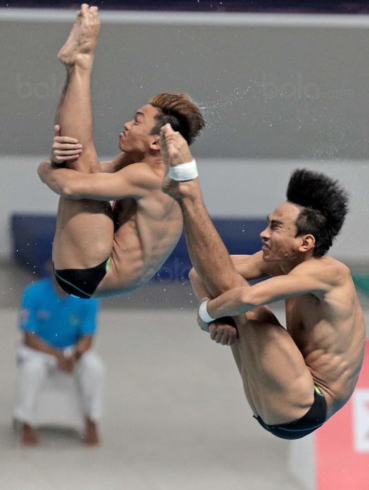 Aksi peloncat indah dari berbagai negara dalam rangka tes event cabang akuatik Asian Games 2018 di kolam renang Senayan, Jakarta yang akang berlangsung dari tanggal 5-15 Desember 2017.  (Bola.com/Peksi Cahyo)