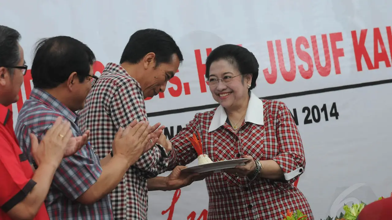 Megawati Kasih Bekal ke Jokowi