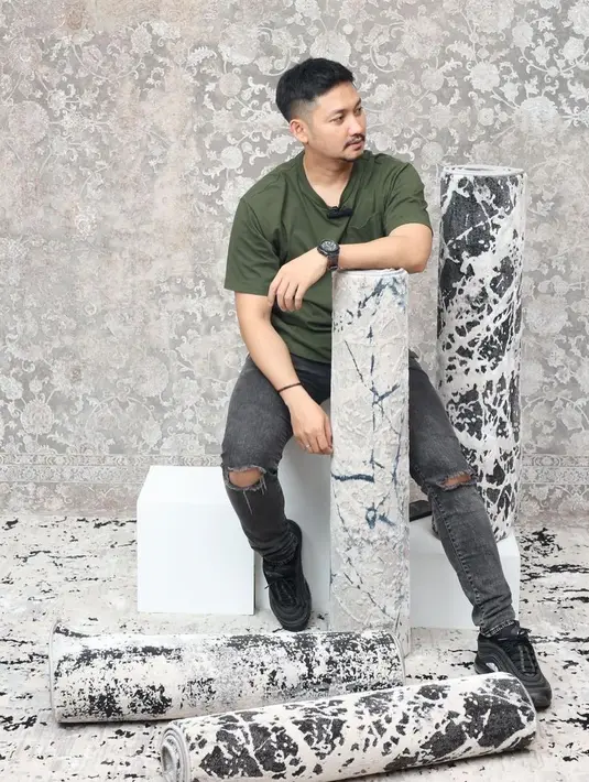 Bahkan, beberapa netizen malah terang-terangan mengaku kalau naksir Angga Wijaya sejak bercerai. (FOTO: instagram.com/anggawijaya88)